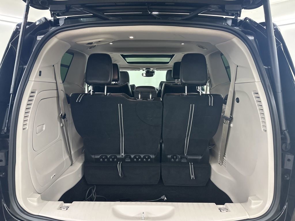 Used 2022 Chrysler Pacifica Limited image 25