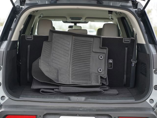 Used 2023 Nissan Pathfinder SV w/ Black Appearance Package image 18