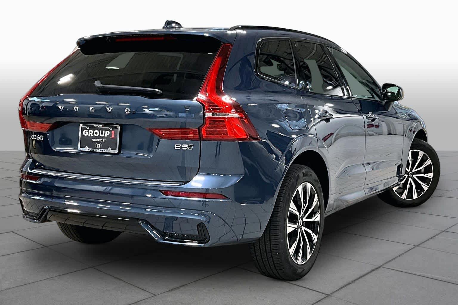 Used 2024 Volvo XC60 B5 Core w/ Protection Package Premier AWD/4WD image 13