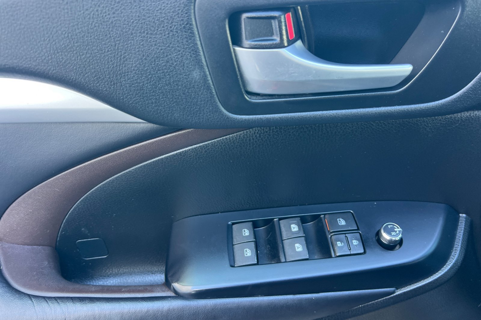 Used 2018 Toyota Highlander XLE AWD/4WD image 8