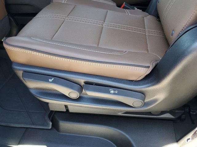 Used 2025 Chevrolet Tahoe High Country image 14