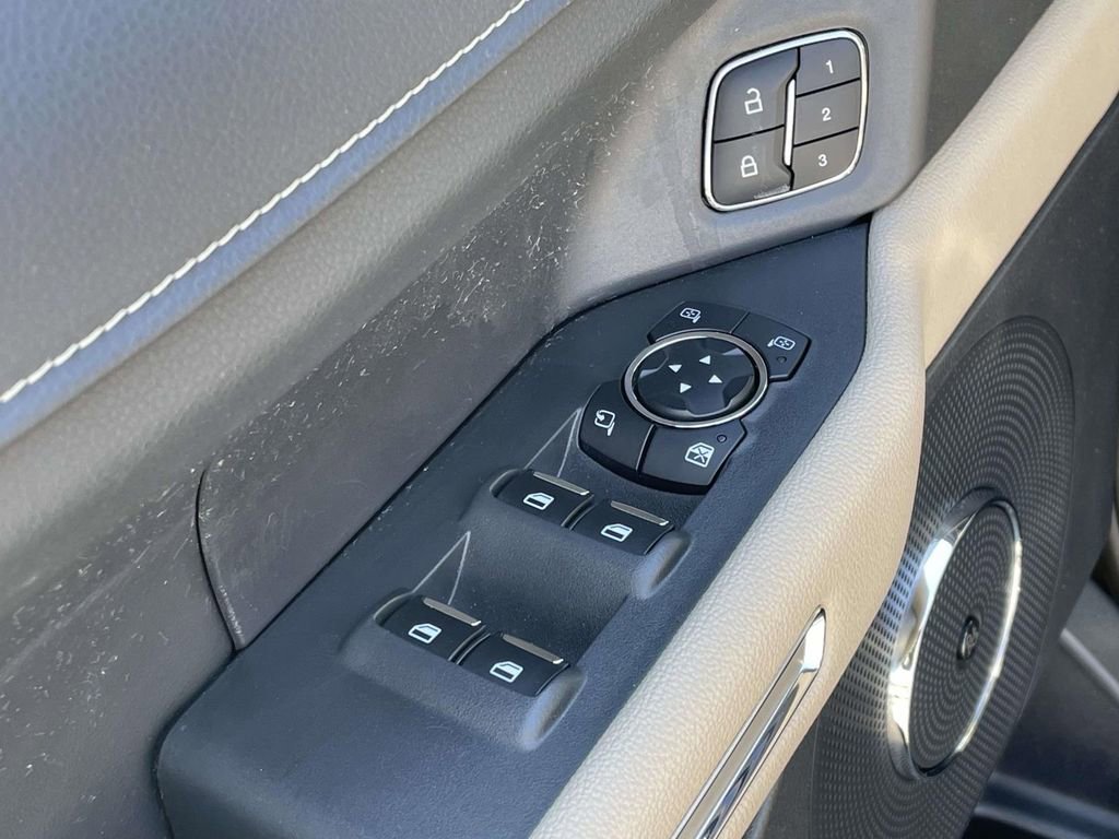 Used 2024 Ford Expedition Limited AWD/4WD image 18