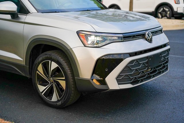 Certified 2025 Volkswagen Taos SE w/ Panoramic Sunroof Package image 41