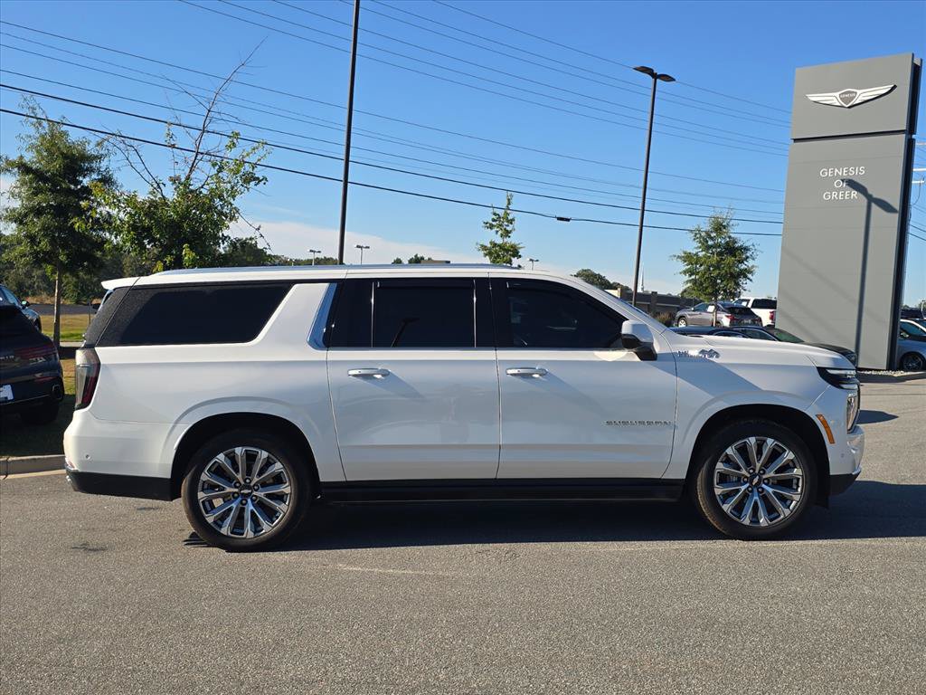 Used 2025 Chevrolet Suburban High Country AWD/4WD image 2