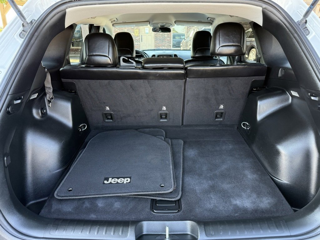 Used 2019 Jeep Cherokee Latitude Plus image 12