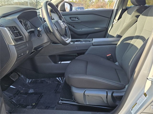 Used 2025 Nissan Rogue S image 5