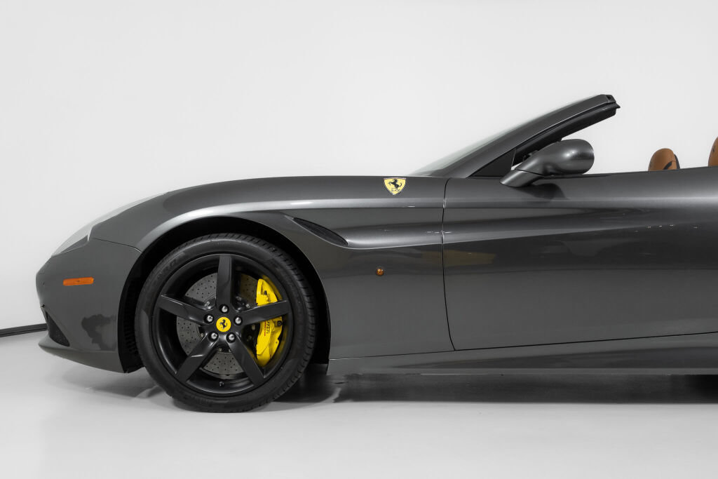 Used 2016 Ferrari California T RWD image 15