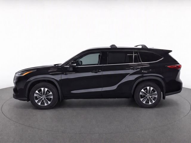 Used 2020 Toyota Highlander XLE AWD/4WD image 7