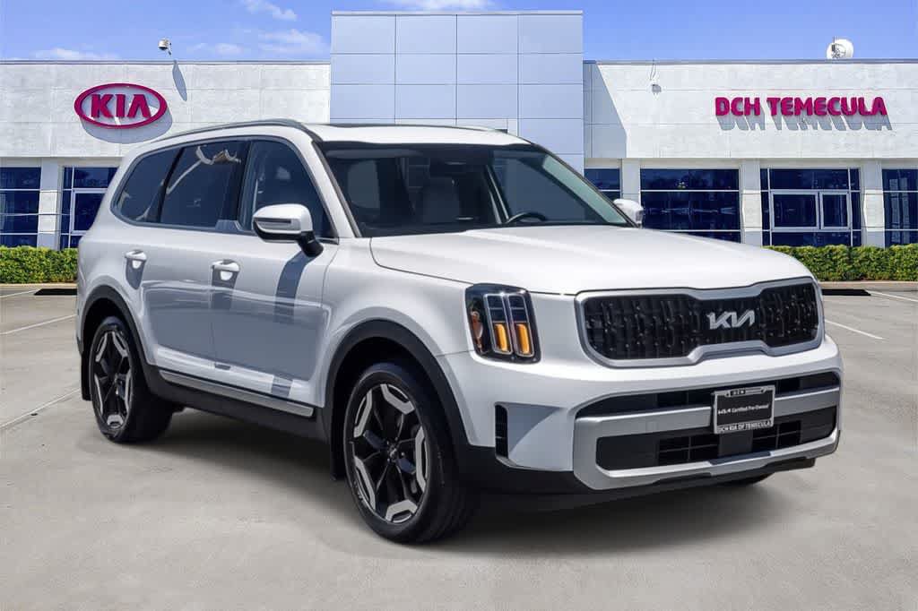 Certified 2024 Kia Telluride EX w/ EX Captain's Chair Package AWD/4WD image 3