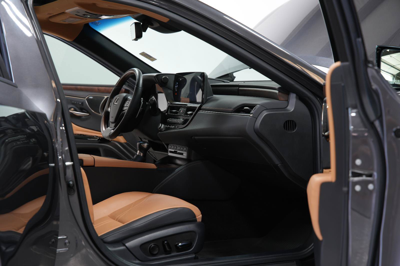 Used 2022 Lexus ES 350 Ultra Luxury w/ Accessory Package 2 FWD image 11