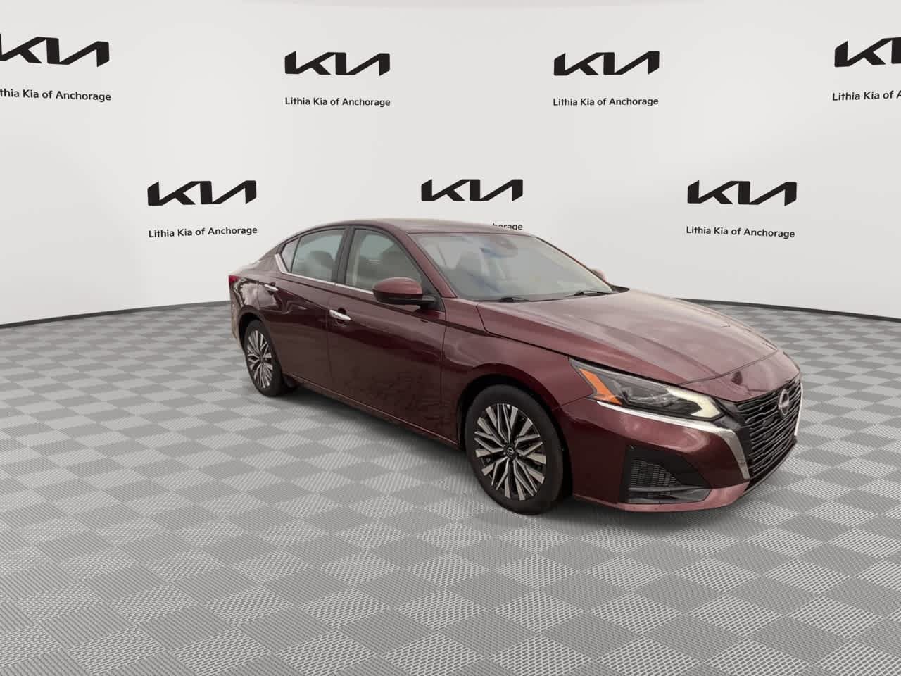 Used 2024 Nissan Altima 2.5 SV w/ SV Premium Package FWD image 2