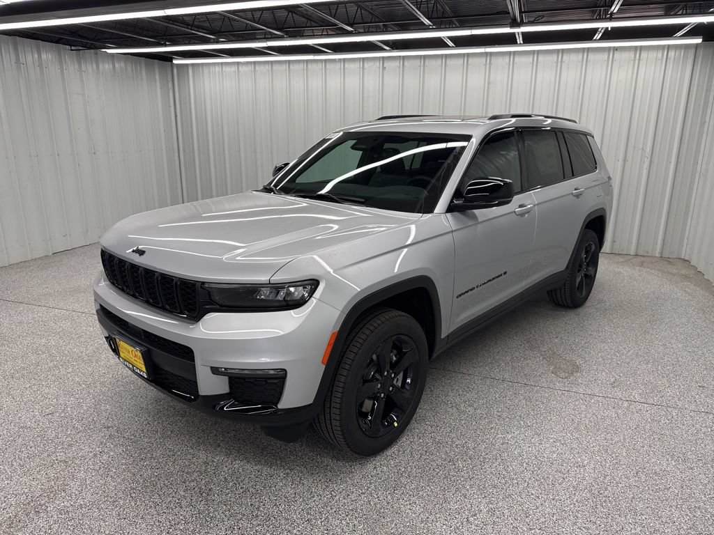 New 2025 Jeep Grand Cherokee L Limited w/ Black Appearance Package AWD/4WD image 3