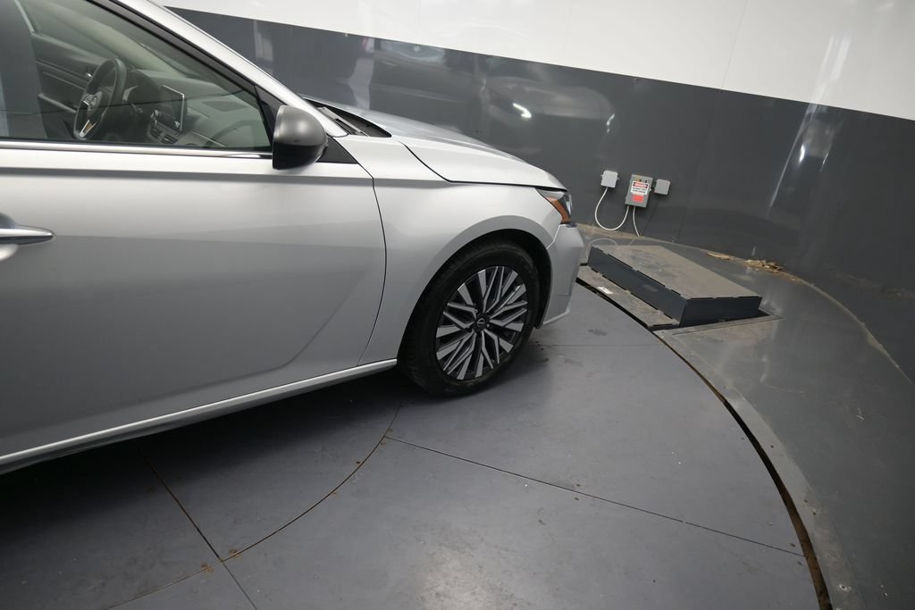 Used 2024 Nissan Altima 2.5 SV FWD image 22