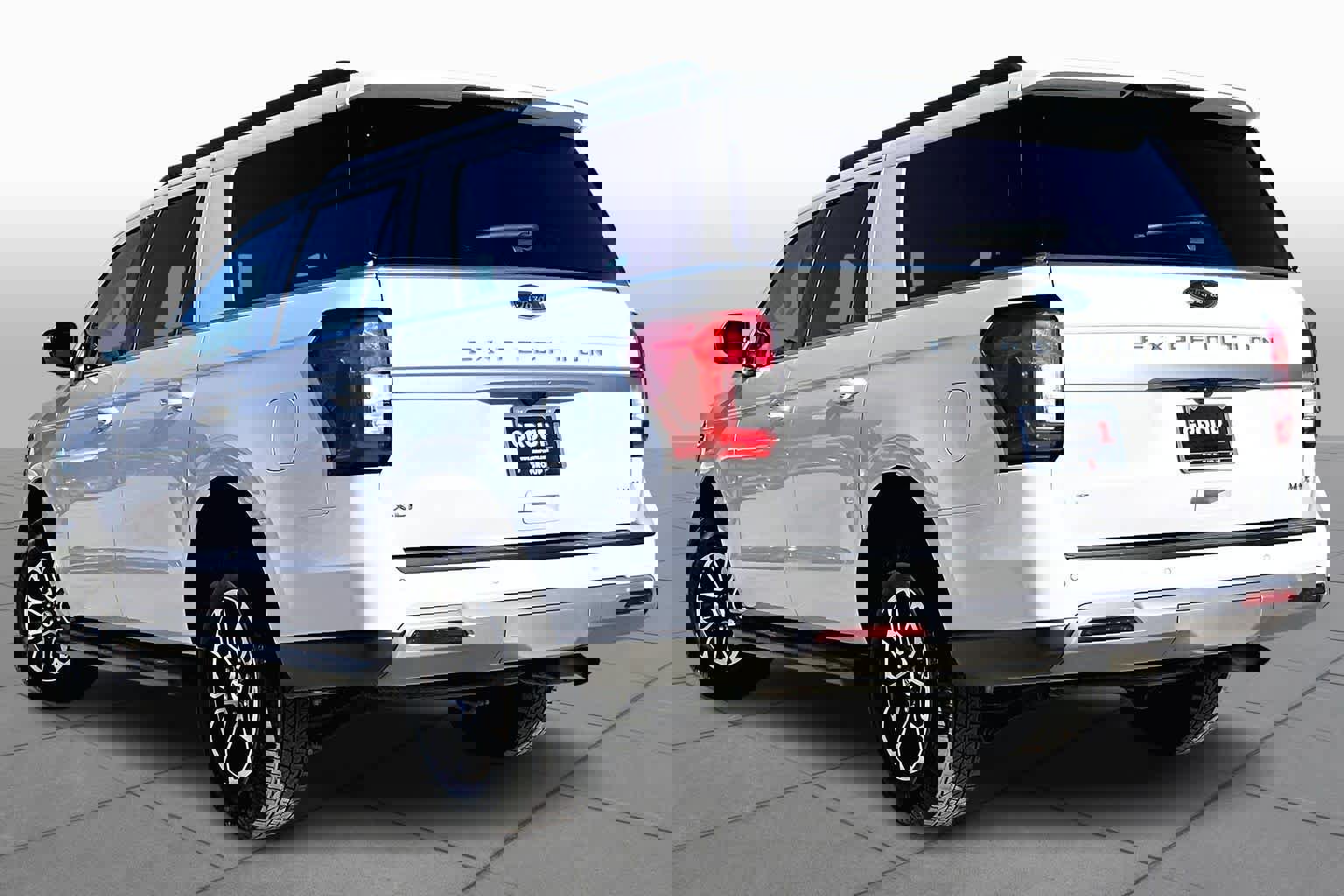 Used 2024 Ford Expedition Max XLT image 11