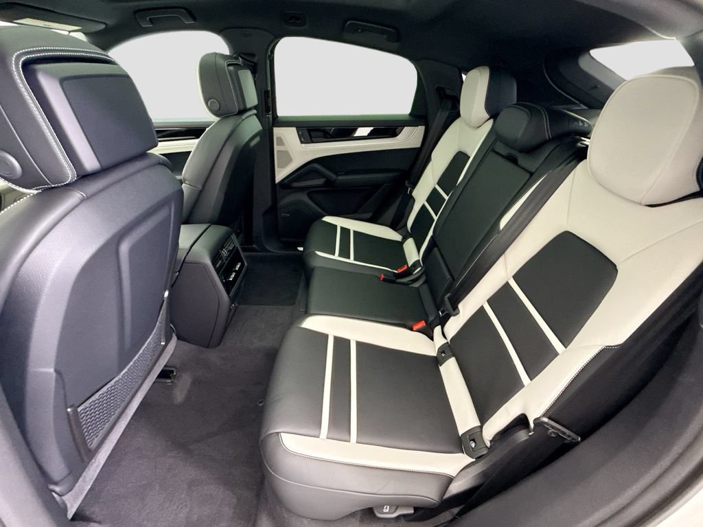 New 2026 Porsche Cayenne Coupe AWD/4WD image 18