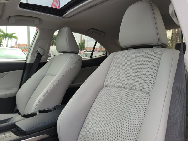 Used 2016 Lexus IS 200t w/ Premium Package RWD image 16