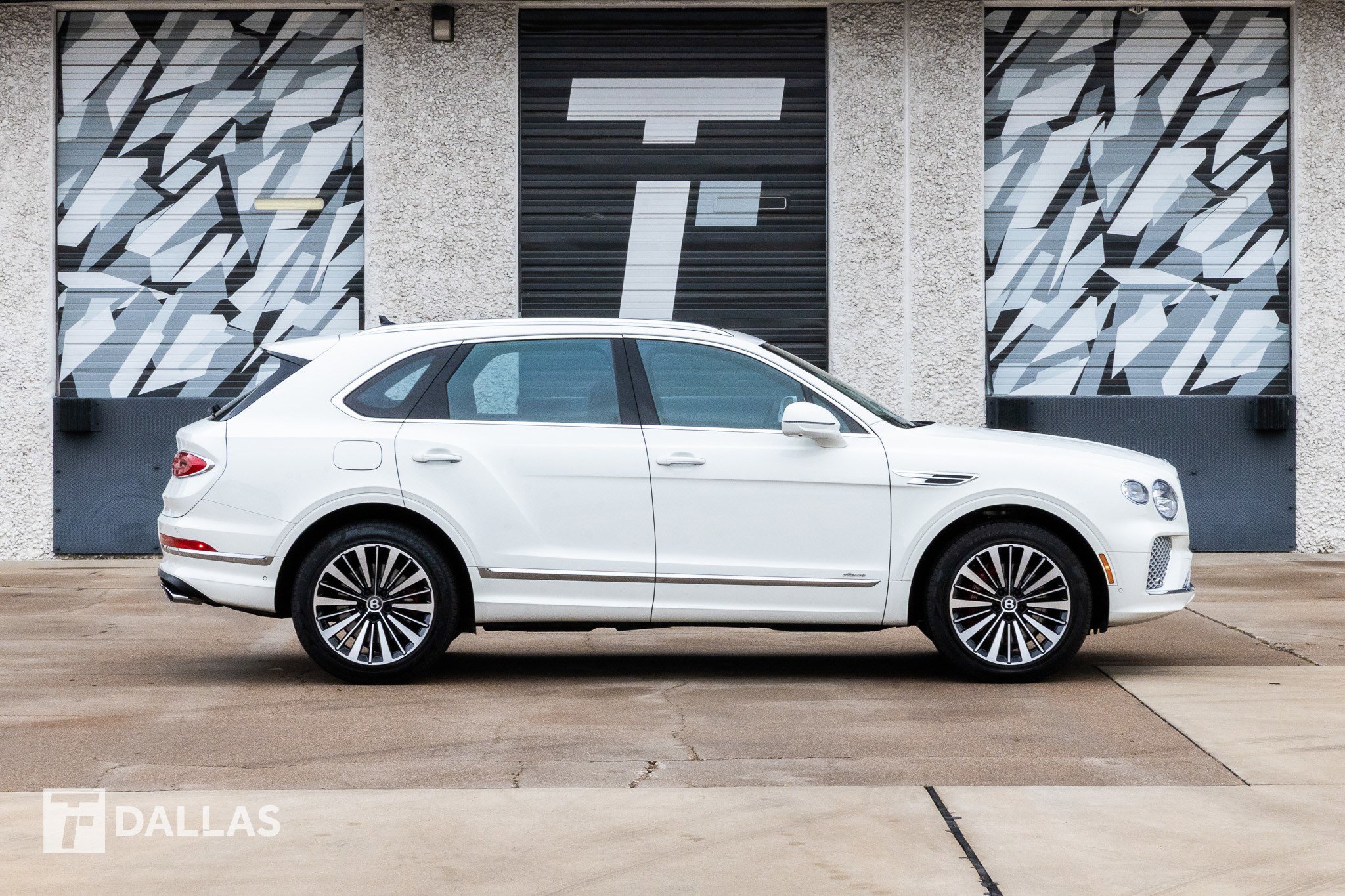 Used 2025 Bentley Bentayga image 16