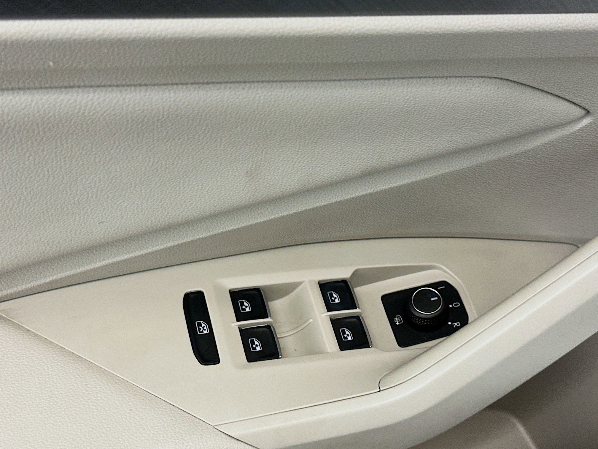 Used 2024 Volkswagen Jetta SE image 15