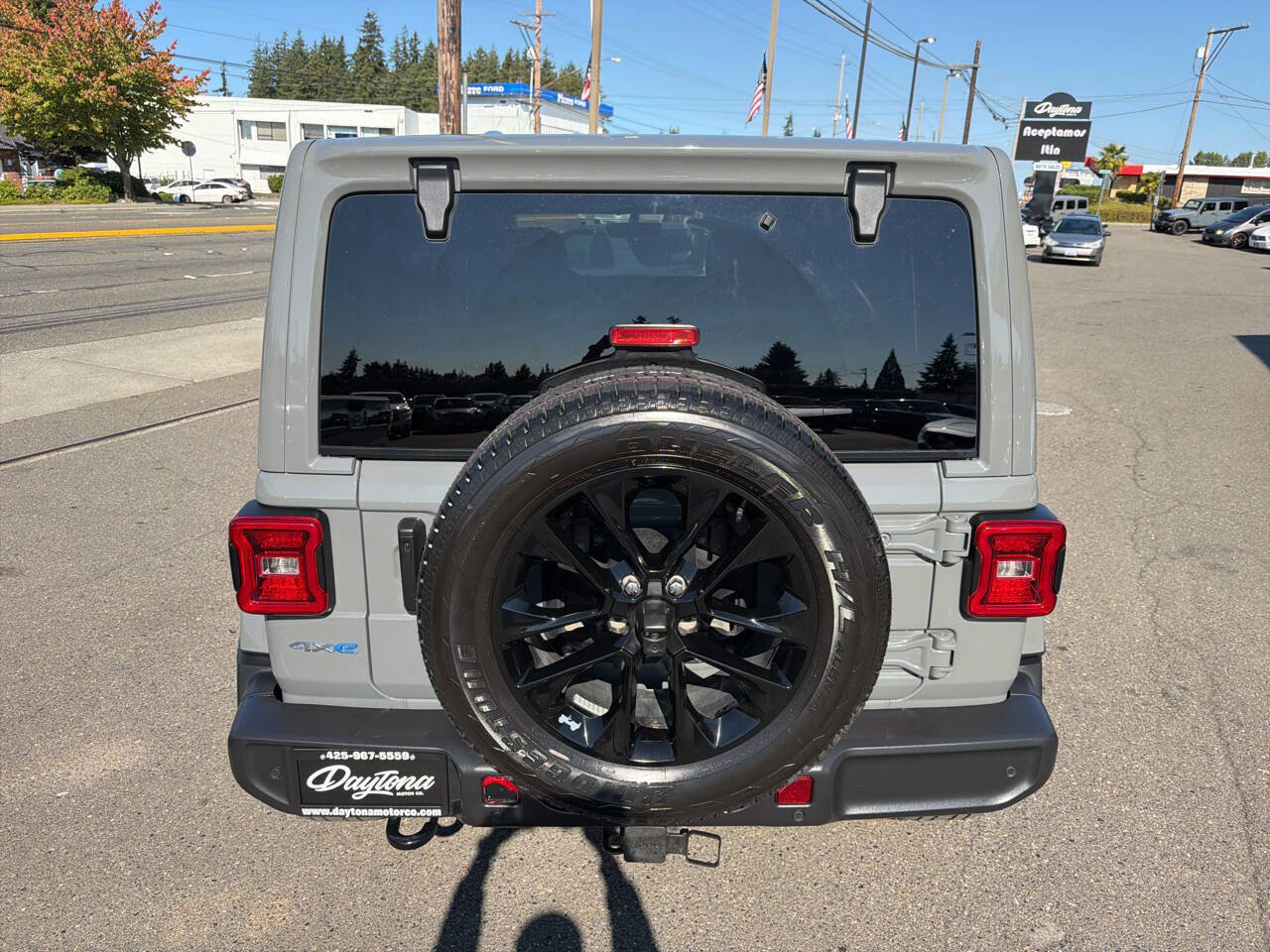 Used 2021 Jeep Wrangler Unlimited Sahara w/ Cold Weather Group image 5