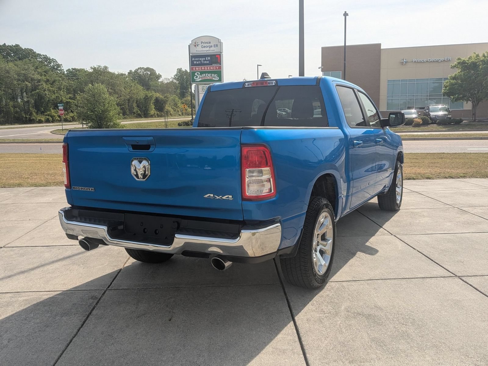 Used 2022 RAM 1500 Big Horn AWD/4WD image 3