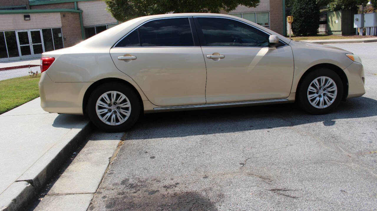 Used 2012 Toyota Camry LE image 17