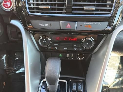 Used 2024 Mitsubishi Eclipse Cross AWD image 17