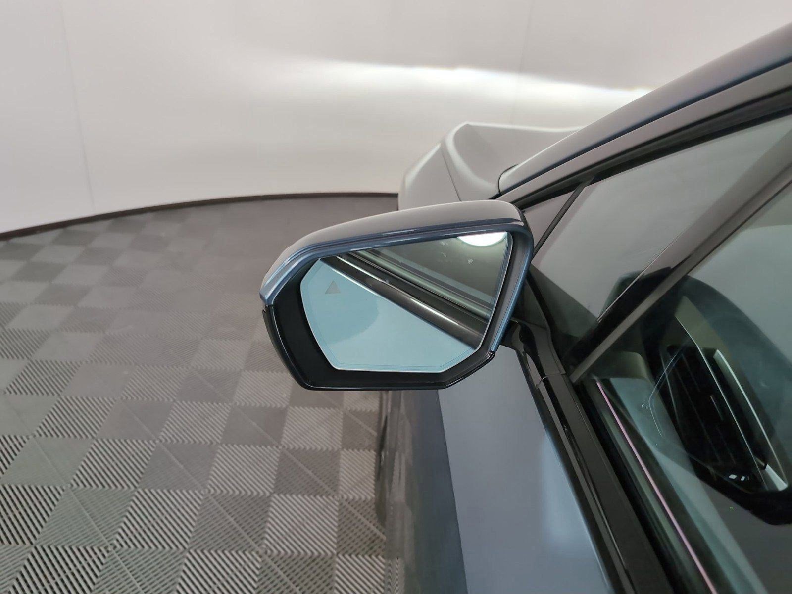 Used 2025 BMW iX xDrive50 w/ Premium Package image 21