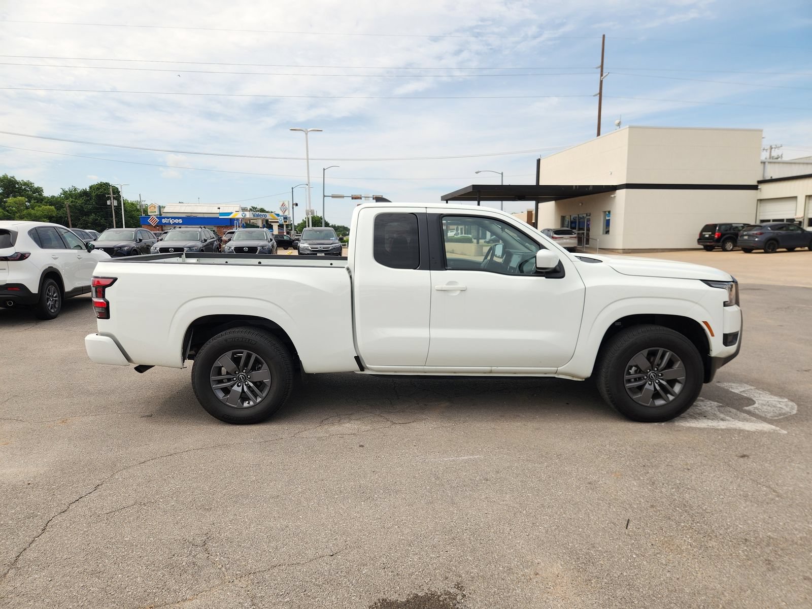Used 2025 Nissan Frontier SV RWD image 7