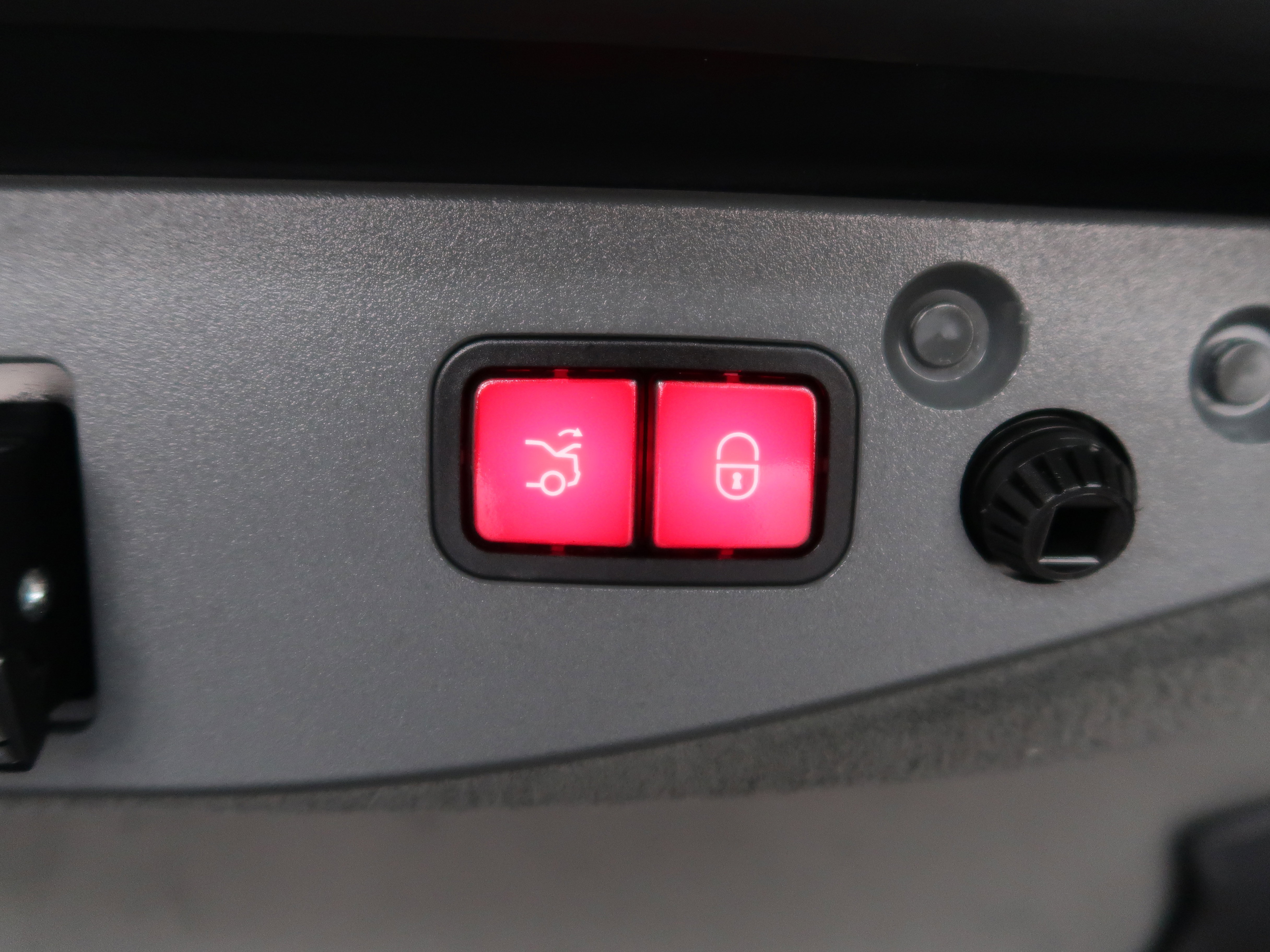 Used 2011 Mercedes-Benz SL 550 image 39