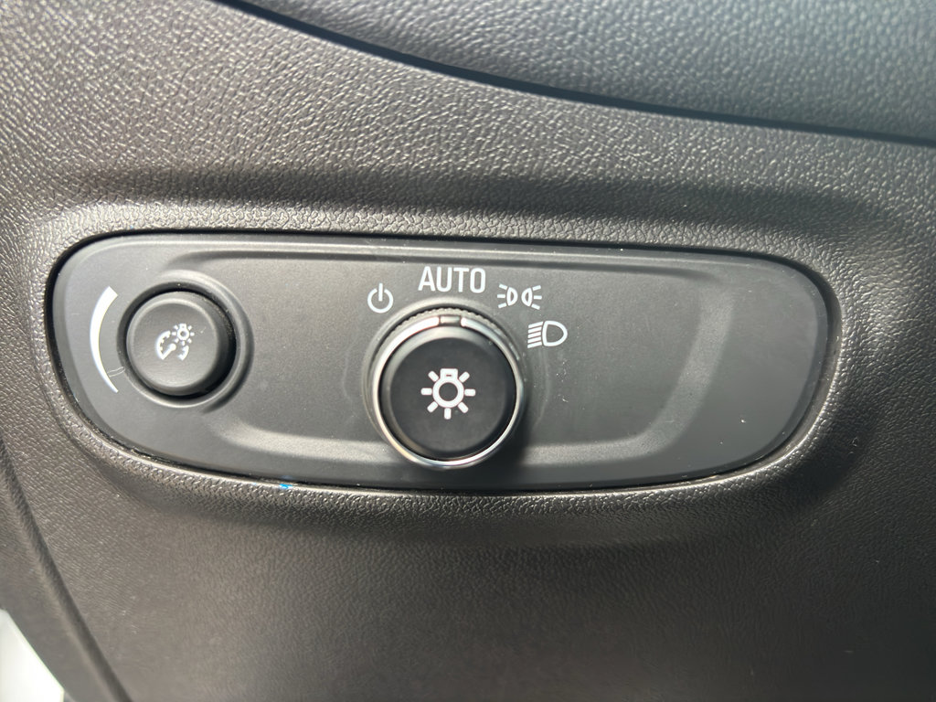 Used 2021 Chevrolet Equinox LS w/ LS Convenience Package image 26