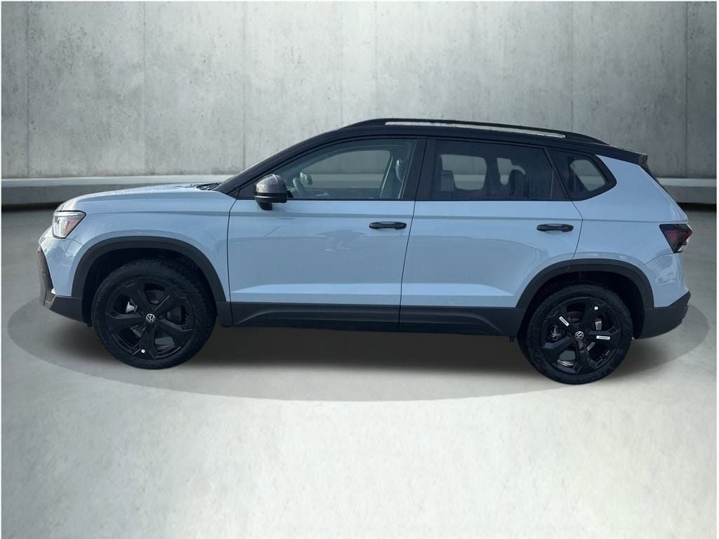 New 2026 Volkswagen Taos SE image 2