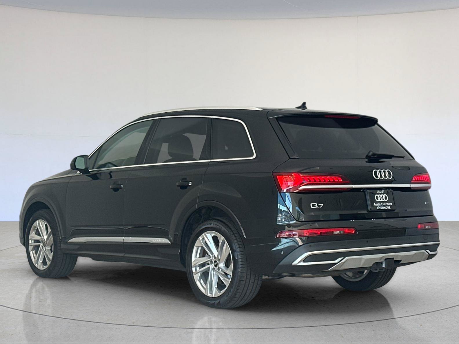 Used 2023 Audi Q7 3.0T Premium Plus w/ Premium Plus Package AWD/4WD image 4