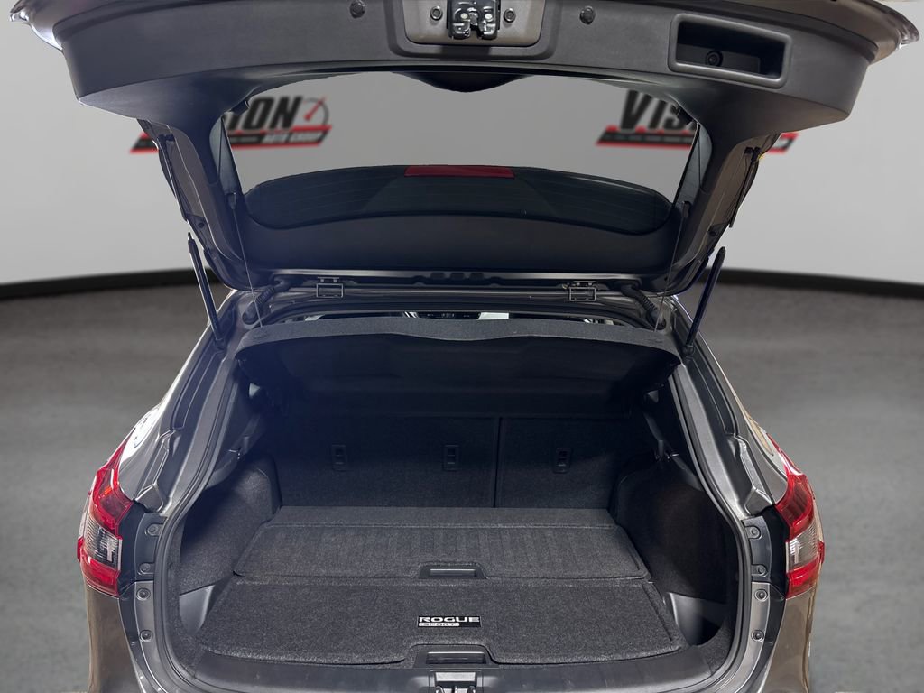 Used 2020 Nissan Rogue Sport SV image 11