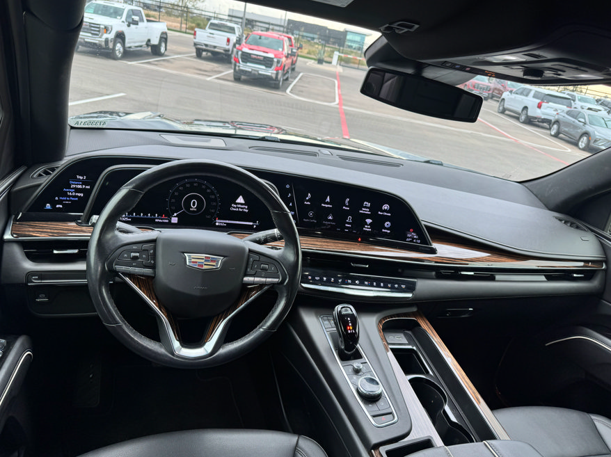 Used 2021 Cadillac Escalade Luxury RWD image 3