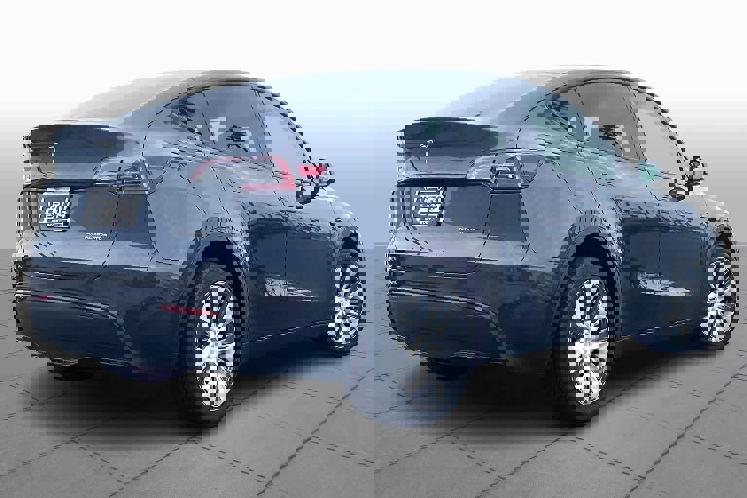 Used 2024 Tesla Model Y Long Range image 12