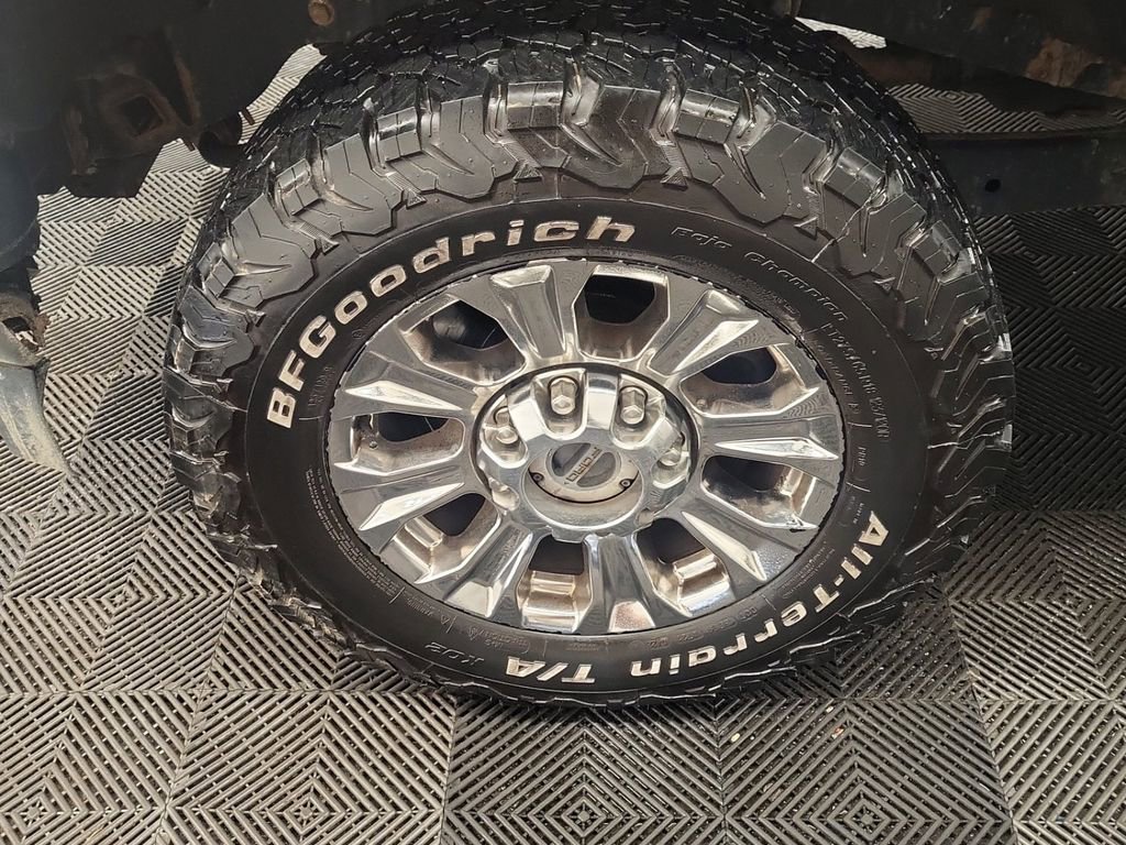 Used 2018 Ford F250 XLT w/ XLT Premium Package AWD/4WD image 4