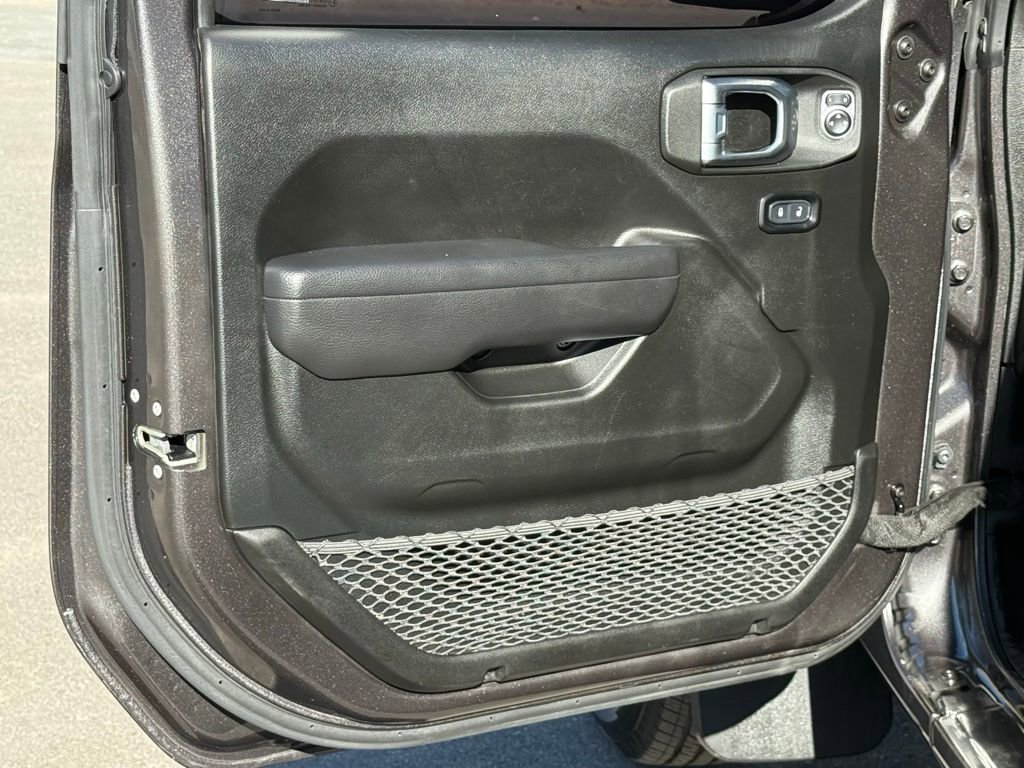 Used 2023 Jeep Gladiator Sport image 16