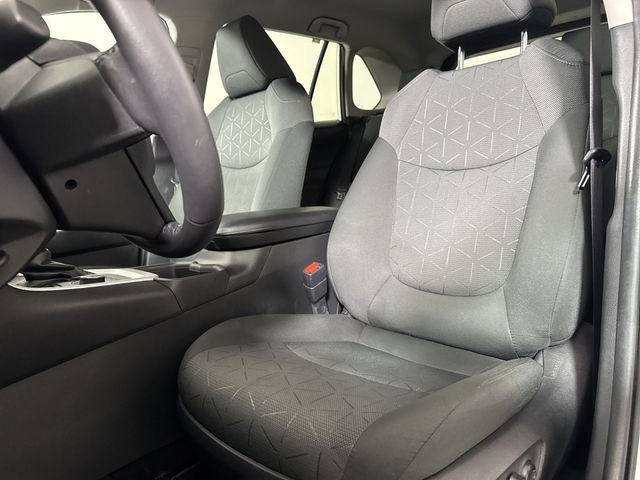 Used 2021 Toyota RAV4 XLE image 19