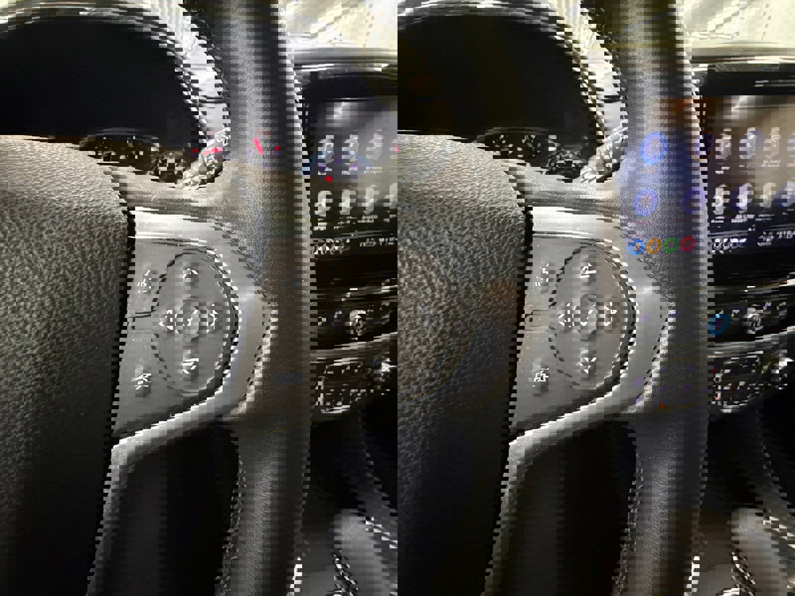 Used 2023 Chevrolet Traverse LT image 17