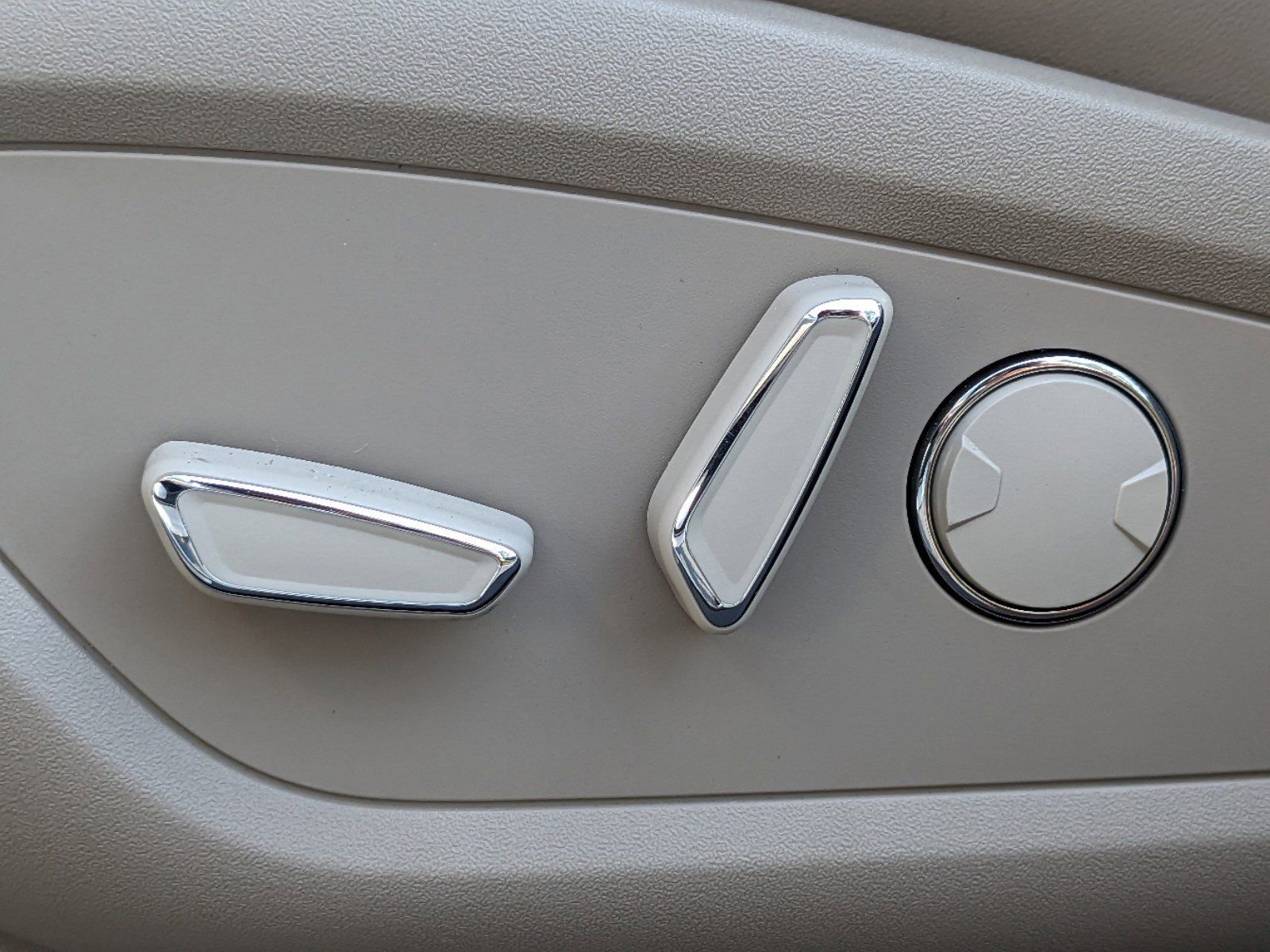 Certified 2023 Lincoln Nautilus Reserve w/ Equipment Group 202A image 21