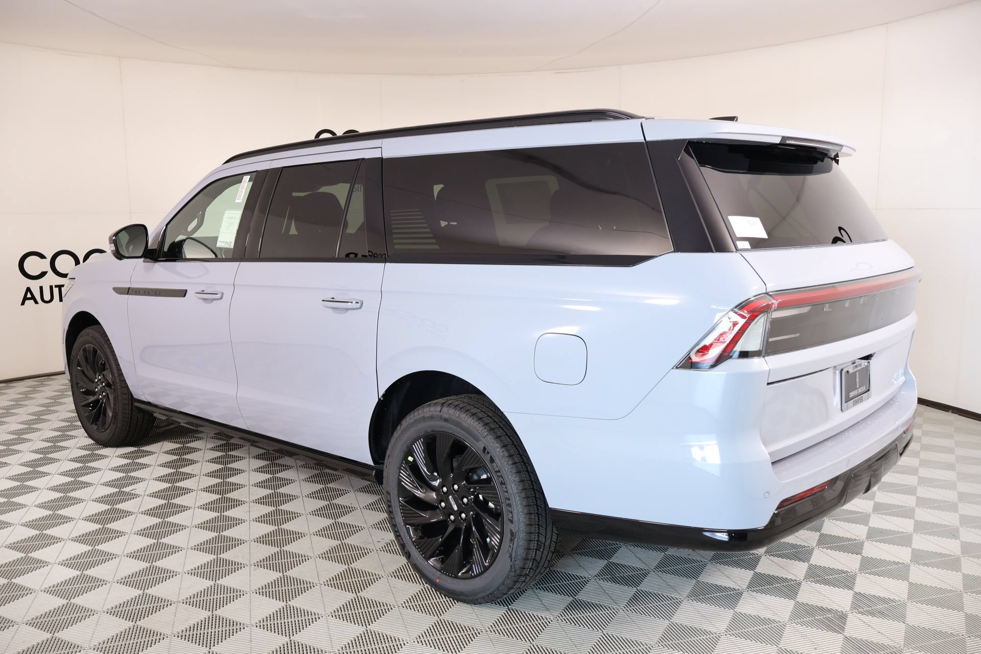 New 2026 Lincoln Navigator L Reserve w/ Jet Appearance Package AWD/4WD image 24