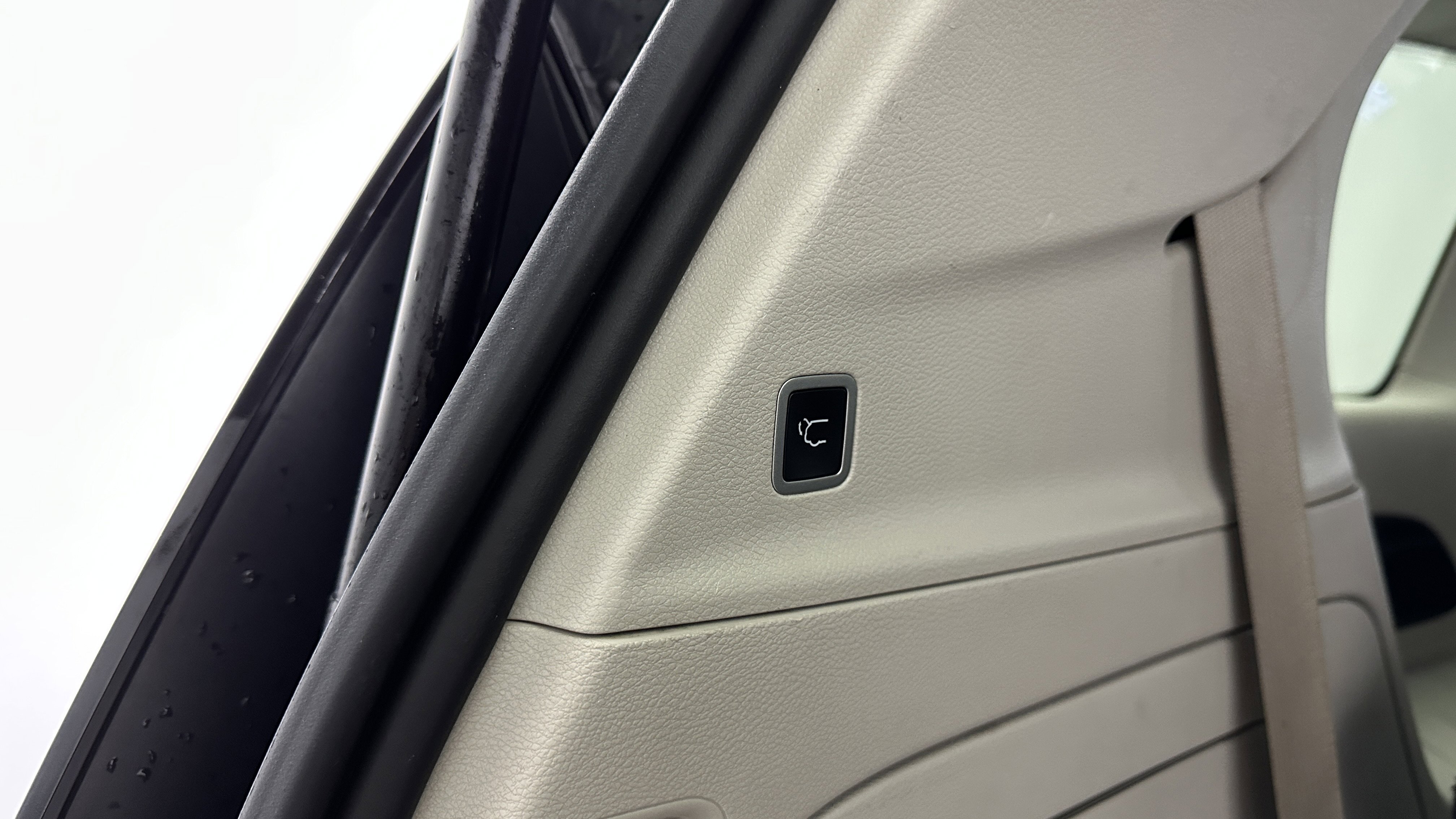 Used 2022 Chrysler Pacifica Touring-L w/ Uconnect Theater Family Group image 32