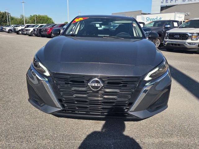 Used 2024 Nissan Altima 2.5 SV FWD image 2