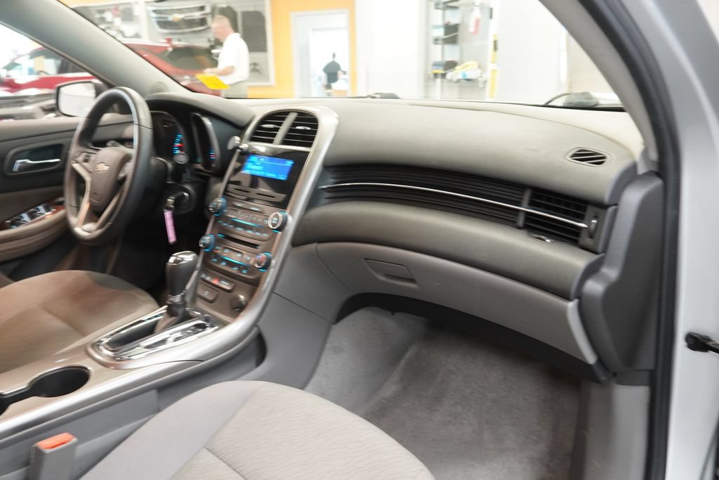 Used 2013 Chevrolet Malibu LS FWD image 32