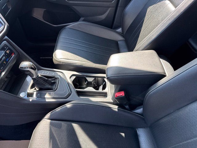 Used 2022 Volkswagen Tiguan SE FWD image 16