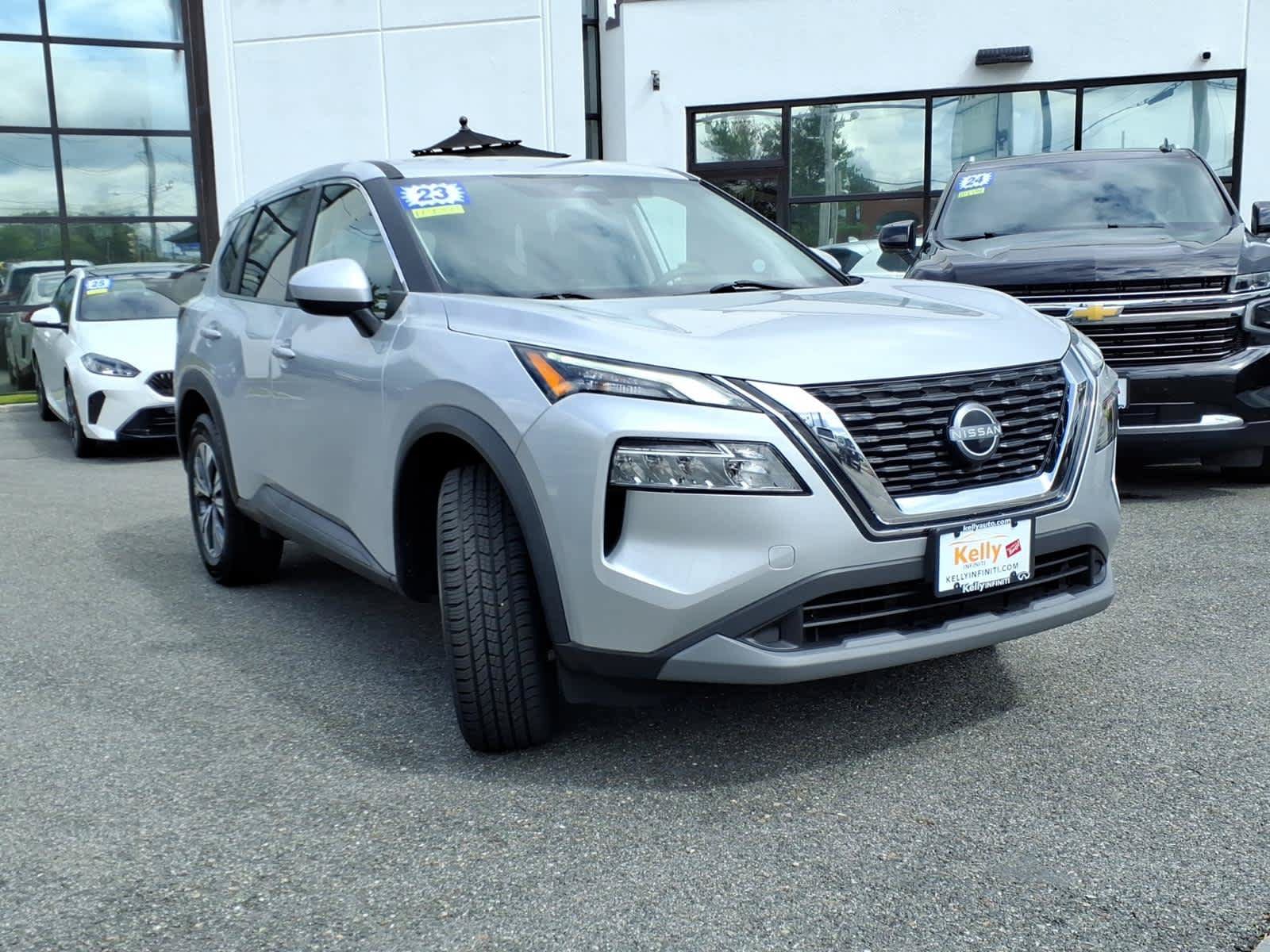 Used 2023 Nissan Rogue SV AWD/4WD image 3