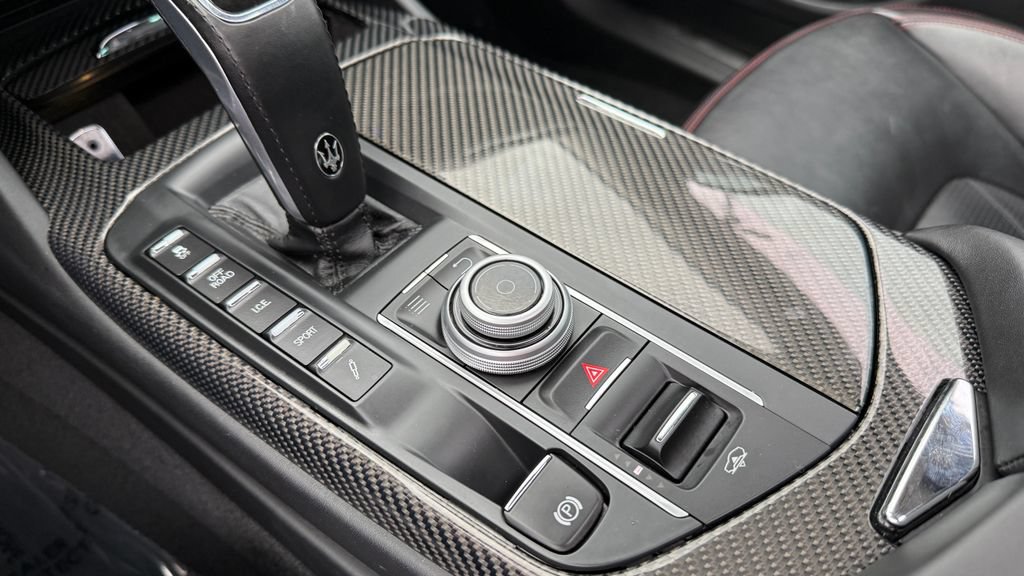Used 2019 Maserati Levante GranLusso AWD/4WD image 42