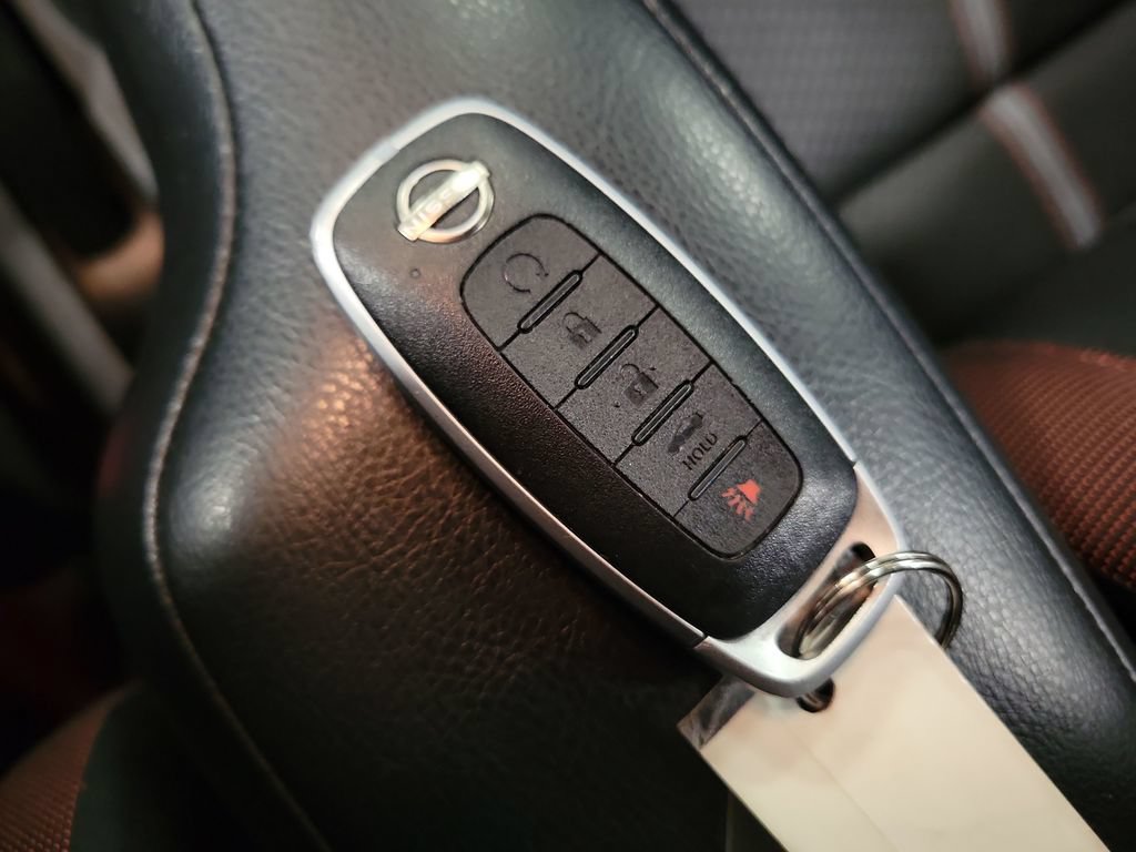 Used 2024 Nissan Versa SR FWD image 20