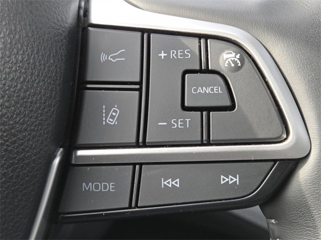 Used 2023 Toyota Highlander L image 15