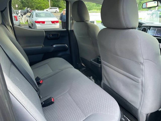 Used 2020 Toyota Tacoma SR5 AWD/4WD image 11